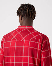 Load image into Gallery viewer, Wrangler WESTERN SHIRT IN FORMULA RED
